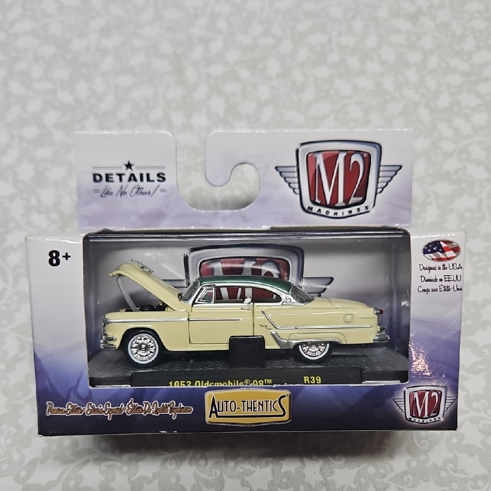 2016 M2 Machines 1953 Oldsmobile 98 Premium Die-cast Car R39 16-28